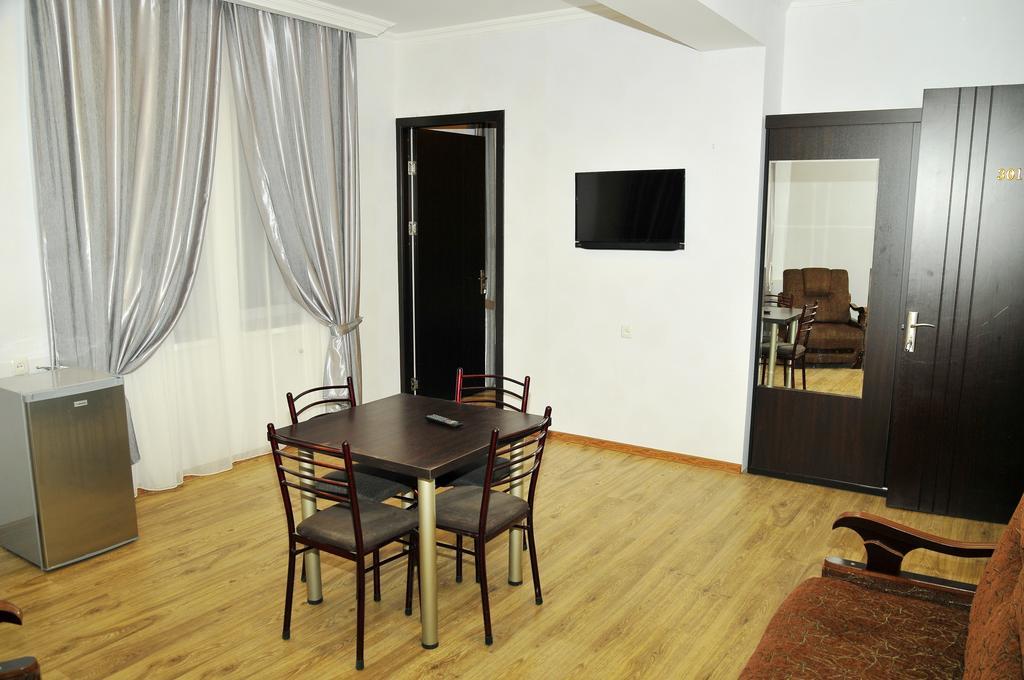 Alma-Ata Hotel Боржоми Стая снимка